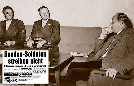 Vorstandsmitglieder bei Verteidigungsminister Theodor Blank (r.) im Juli 1956