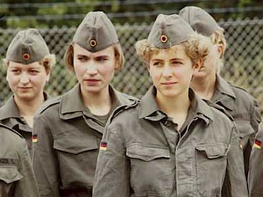 Diskussion zum Thema „Frauen in die Bundeswehr&quot;