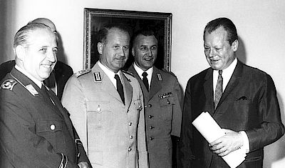 Der BundeswehrVerband wird im Juli 1970 vom neuen Bundeskanzler Willy Brandt im Palais Schaumburg empfangen.