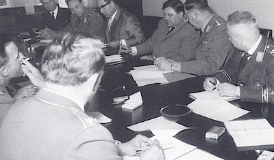 Vorstandssitzung mit Verteidigungsminister Dr. Strauß im Juli 1962: Es wurden vorwiegend wirtschaftliche und soziale Probleme erörtert.