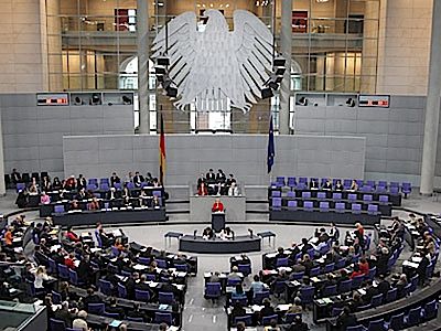 Beschluss des Bundeswehrreform-Begleitgesetzes im Bundestag Foto: Bundesregierung