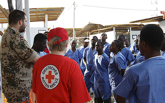 Die Bundeswehr beteiligt sich an der Seite des Deutschen Roten Kreuzes an der Bekämpfung der Ebola-Epidemie im westafrikanischen Liberia. Foto: Bundeswehr