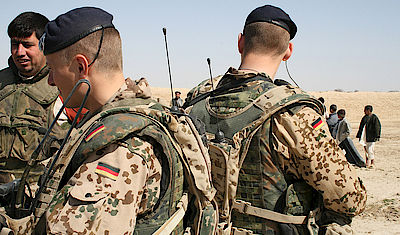Soldaten im Afghanistan-Einsatz: Durch das Einsatzweiterverwendungsgesetz sind sie im Fall des Falls bessergestellt. Foto: IMZ Bw