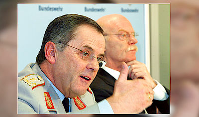 Verteidigungsminister Peter Struck (r.) und Generalinspekteur Wolfgang Schneiderhan.