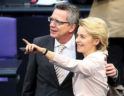 Ursula von der Leyen (CDU, r.) und Thomas de Maiziere (CDU) Foto: dpa